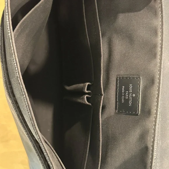 Louis Vuitton Damier District PM Messenger Bag - Picture 11 of 15